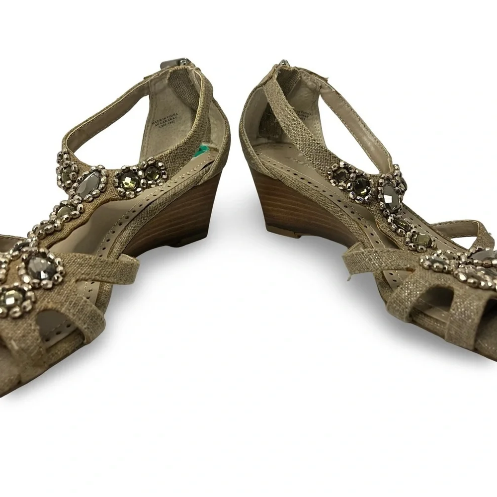 Adrienne Vittadini Natural Linen Jeweled Kitten Wedge Sandals Size 8